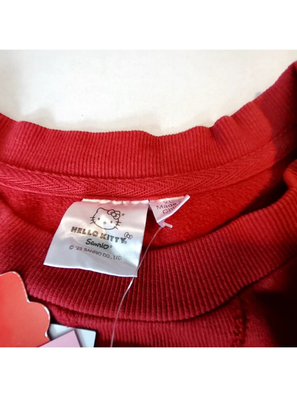 Hello Kitty Sanrio Red Cotton Crewneck Sweatshirt XL Relaxed Fit Made In China - Picture 11 of 11